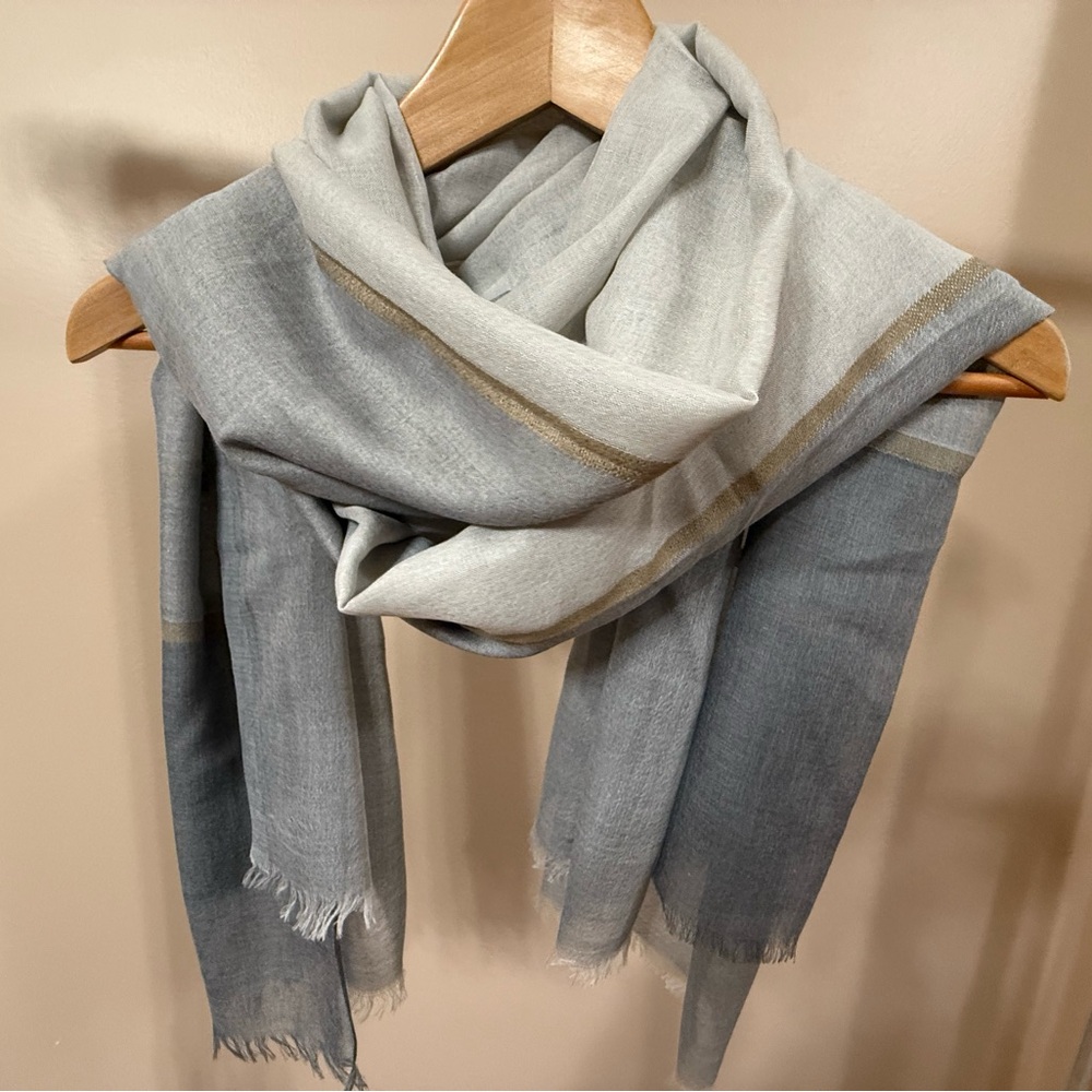Elegant Gray and Cream Scarf